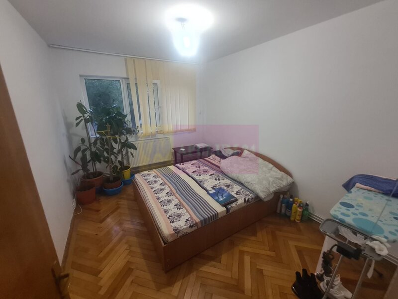 Apartament cu 2 camere de vanzare in Campina